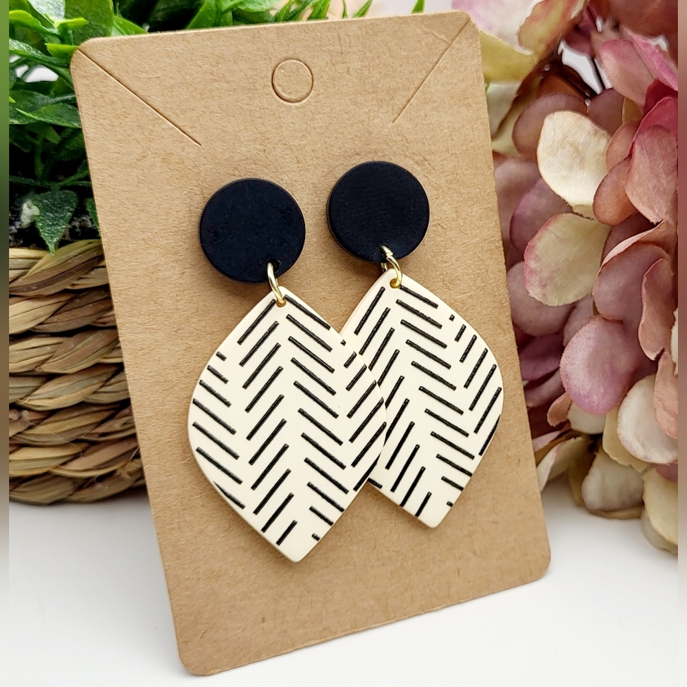 NWT Lightweight boho stud, dangle earrings, ivory and black geometric design.